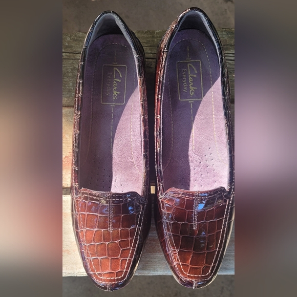Clarks Everyday Women's Croc-Embossed Brown Leather Flats, 7.5 - Picture 4 of 10